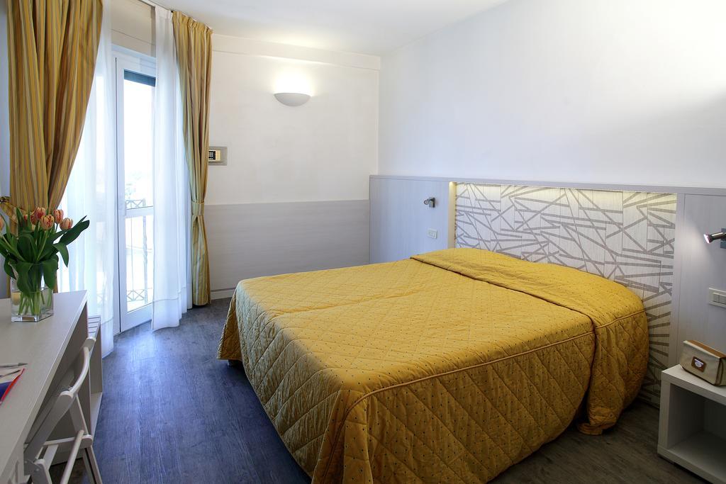 Arianna Hotel Marina di Pietrasanta Oda fotoğraf